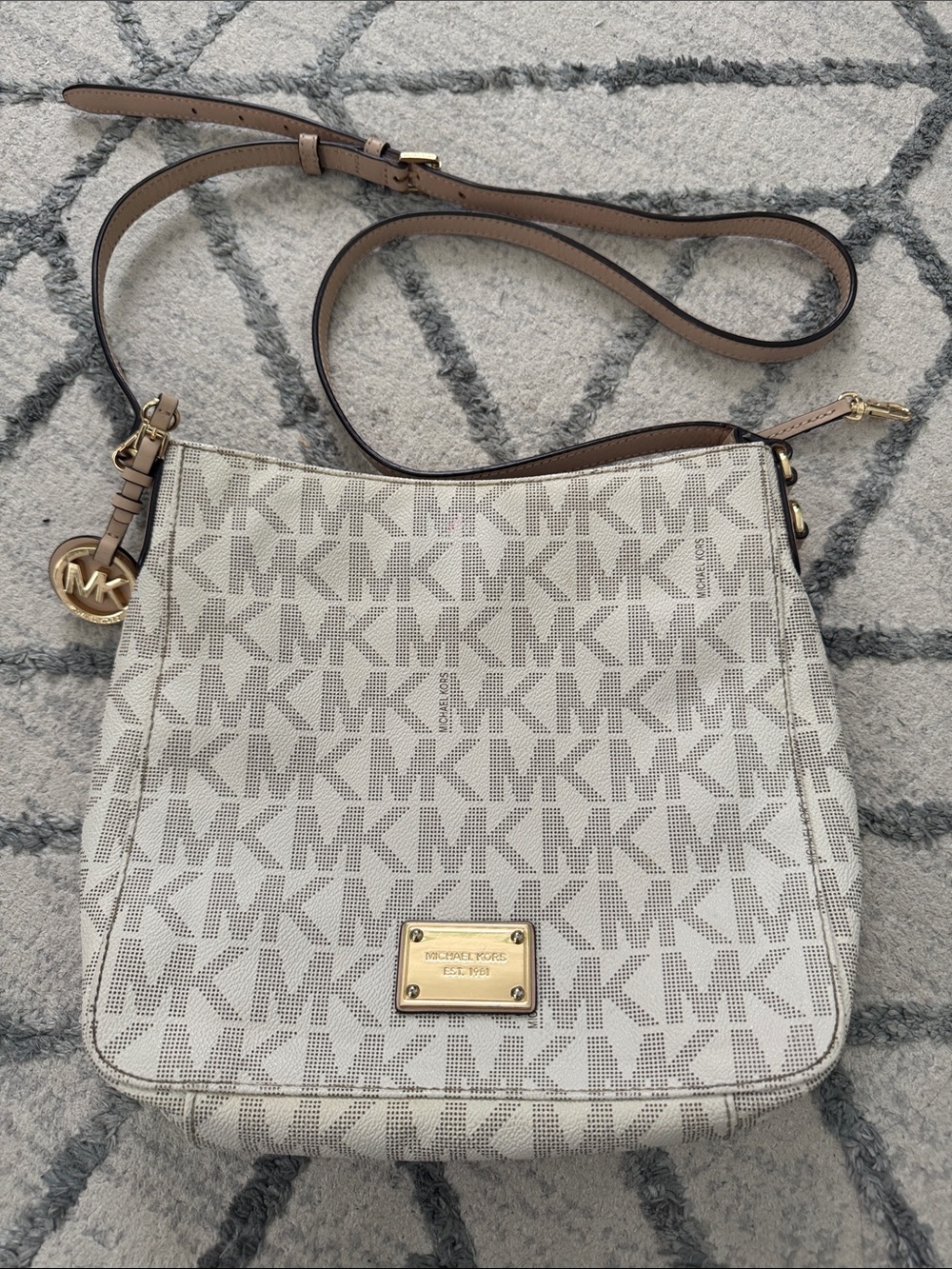 Michael Kors Signature MK Crossbody in Vanilla and Acorn